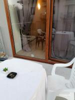 Zimmer mit Kingsize-Bett