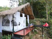 Zimmer mit Queensize-Bett und Balkon