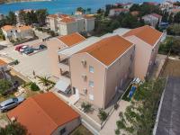 Apartments Kristina, PLACE FOR THE FAMILY - Chambres d'hôtes Stara Novalja