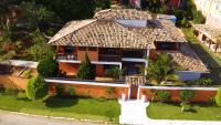 Belíssima Casa com extensa área externa - piscina, sauna, churrasqueira e campo de futebol - com 5 suítes e a 500 metros da Rua das Pedras - B&B Armação dos Búzios