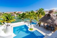 B&B Puerto Aventuras - Lagoon & Beach Steps Away 5-bdrm Villa Elegancia - Bed and Breakfast Puerto Aventuras