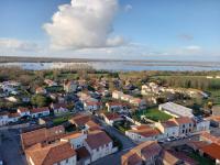 Lac Grand Lieu maisonnette climatisée au calme avec jardin - B&B Saint-Lumine-de-Coutais