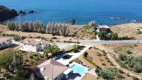 B&B Pomos - Pomos Idol Exceptional Beach Villa - Bed and Breakfast Pomos