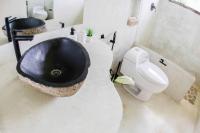 Nias Surf Villa. Beach front. Wave view! - B&B Lagudri