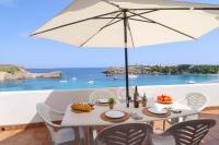 Belvedere, Family-friendly, Nice, First-line Apartment with Stunning Beach and Sea views,AC - Chambres d'hôtes Arenal d'en Castell