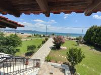 Kalyves beach - seafront apartment - B&B Kalýves Polygýrou