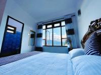 Deluxe Room (2 Adults + 1 Child)