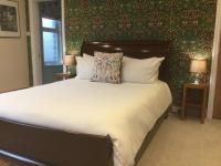 Zimmer mit Kingsize-Bett