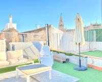 Top-notch downtown house with private rooftop terrace and parking opt - Chambres d’hôtes