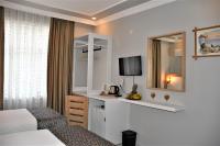 Dreibettzimmer mit Stadtblick