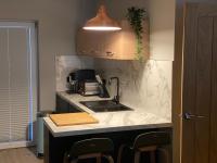 Lovely 3 bed with jacuzzi, close to airport, driveway, wifi - Chambres d'hôtes Édimbourg