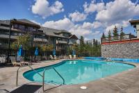 Mtn View Escape with King Size Bed with Outdoor Pool - Banff Pass Included! - B&B Canmore