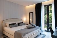 Zimmer mit Kingsize-Bett