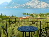 Apartment with Lake View
