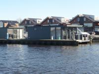 B&B Uitgeest - Modern houseboat with air conditioning located in marina - Bed and Breakfast Uitgeest
