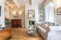 Casa Raffa, 2 Bedrooms 2 Bathrooms Romantic Apartment with Terrace and Parking in Lucca - B&B