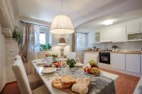 Casa Rosalba, spacious Home with Elevator along Via Guinigi inside the Lucca Walls - Chambres d’hôtes Lucques