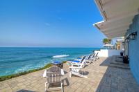 B&B Carlsbad - Oceanfront Villa with Private Beach Access, Remodeled Kitchen - Bed and Breakfast Carlsbad