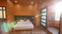 Zimmer mit Queensize-Bett und Balkon