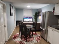 B&B Calgary - Cozy Two Bedroom Guest Suite in NW - Bed and Breakfast Calgary