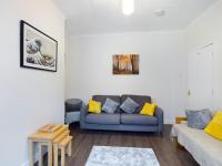 Cheerful 3 bedroom home with free parking and WIFI - B&B Chester