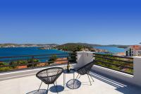 One Bedroom Apt with Garden views - Access to Amazing Rooftop Terrace, Free Parking and Gym on premises - B&B Rogoznica