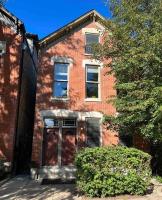 Trendy West Town Flat - 2 bed / 1.5 bath w parking - Bed and Breakfast