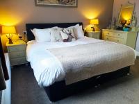 The Stag Room (No Pets allowed)