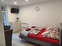 Apartment with Mountain View