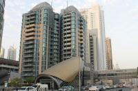 Newly furnished One Bedroom Apartment next to Metro & Beach in Marina Residence - Chambres d'hôtes Dubaï