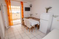 Apartments Tonka - Bed and Breakfast Kustići