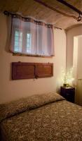 Chambre Lit King-Size avec Douche Accessible en Fauteuil Roulant - Adaptée aux Personnes à Mobilité Réduite