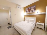 B&B Semarang - Rons City Hotel near Simpang Lima Semarang Mitra RedDoorz - Bed and Breakfast Semarang