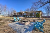 Spacious Omaha House with Deck and Mountain Views! - B&B Omaha