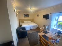 Camera Matrimoniale con Vista Giardino