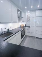 Designer Küche - Südbalkon - TG-Stellplatz - WLAN - Ferienwohnung Sankt Moritz