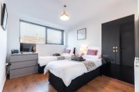 BEST PRICE!! - Contractor Heaven! 4 Singles beds or 2 King Size, Southsea Apartment- FREE PARKING, SMART TVS - B&B