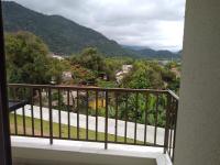 Martim Praia Clube- Apto com ar-condicionado, ventiladores de teto, churrasqueira, self check-in, estacionamento, próximo a praia Martim de Sá - B&B Caraguatatuba