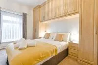 5BRM - Off Road Parking - 3 Bath - Garden - B&B Swansea