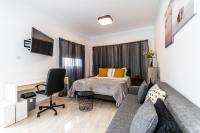 B&B Larnaca - Modern ground floor studio with a beautiful garden - Bed and Breakfast Larnaca