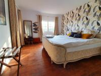 Apartment Picasso in large park with heated pool - B&B Châteauneuf-Villevieille
