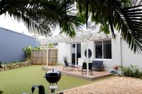 Peaceful Modern Home with Private Garden in Durban North - B&B