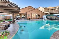 B&B Maricopa - Maricopa Home with Swim-Up Bar, Heated Pool and Slide - Bed and Breakfast Maricopa