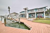 B&B Rockport - Charming Rockport Abode with Private Boat Dock! - Bed and Breakfast Rockport