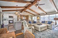 Cozy Lake Santeetlah Cottage with Dock & 3 Kayaks! - Chambres d'hôtes Robbinsville