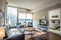 High Rise 2 Bedroom apartment in a Great location apts - B&B