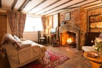 B&B Long Melford - Spadgers, a flax workers cottage next to fields in a Medieval Village - Bed and Breakfast Long Melford