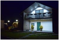 Szara chatka w Krzaczastym Zakątku - B&B Żdżary