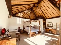 Chambre Lit Queen-Size - Vue sur Piscine