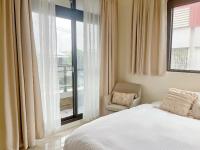 Chambre Lit Queen-Size avec Balcon